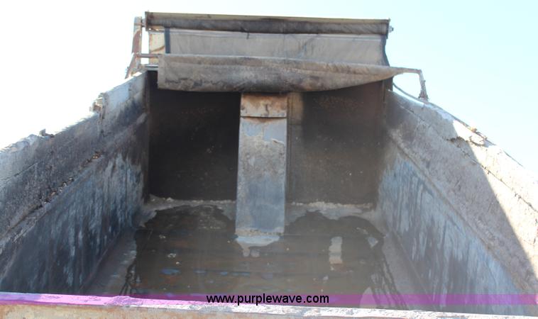 image for item H1309 1992 Ford CFT8000 Cargo dump truck