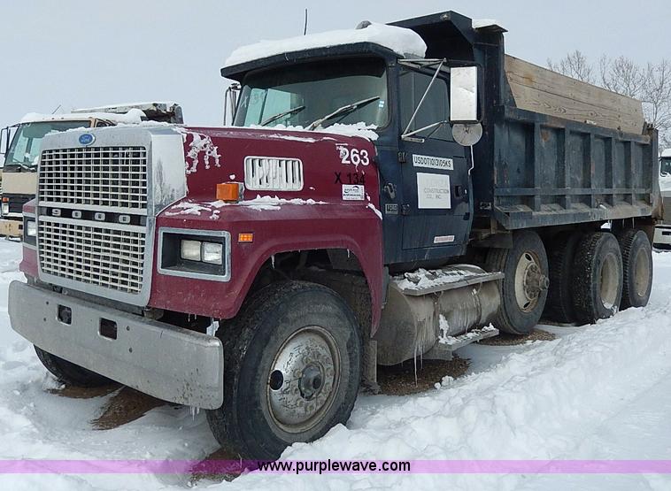 image for item H1311 1985 Ford LTL9000 dump truck