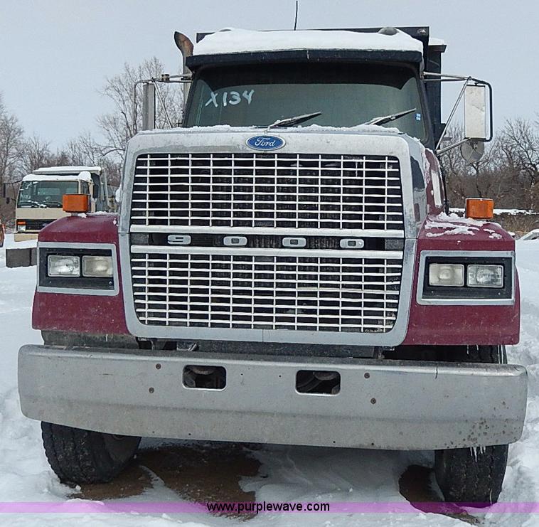image for item H1311 1985 Ford LTL9000 dump truck