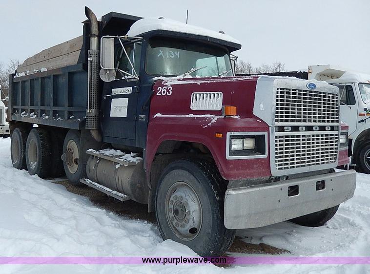 image for item H1311 1985 Ford LTL9000 dump truck