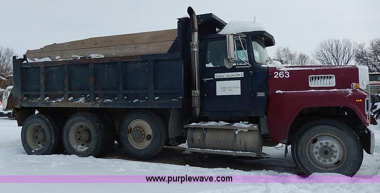 image for item H1311 1985 Ford LTL9000 dump truck