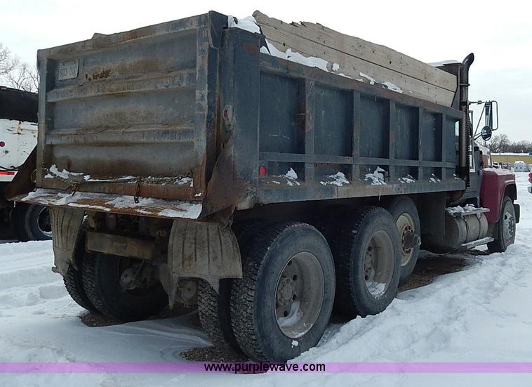 image for item H1311 1985 Ford LTL9000 dump truck