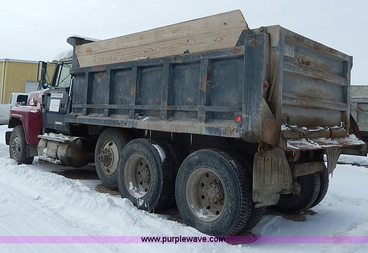 image for item H1311 1985 Ford LTL9000 dump truck