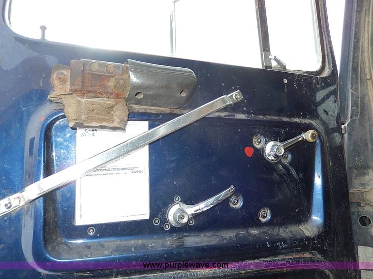 image for item H1311 1985 Ford LTL9000 dump truck