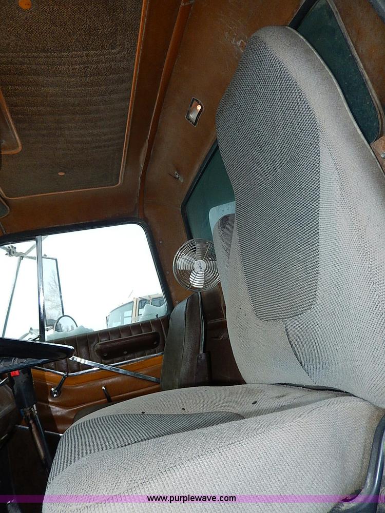 image for item H1311 1985 Ford LTL9000 dump truck