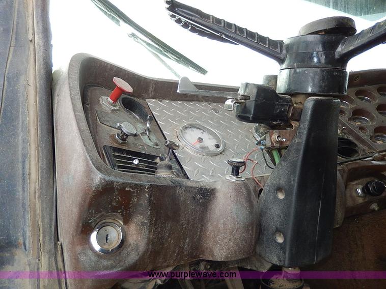 image for item H1311 1985 Ford LTL9000 dump truck