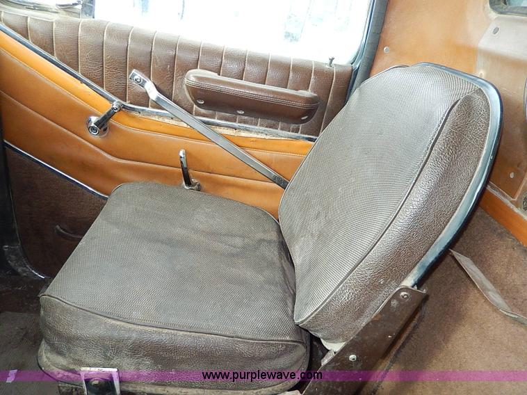 image for item H1311 1985 Ford LTL9000 dump truck