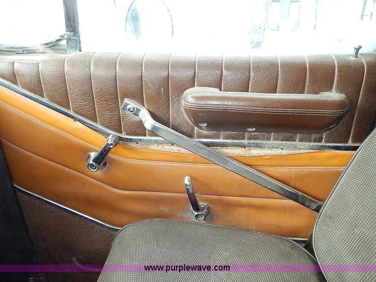 image for item H1311 1985 Ford LTL9000 dump truck