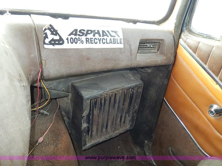 image for item H1311 1985 Ford LTL9000 dump truck