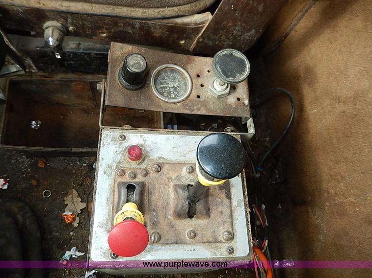 image for item H1311 1985 Ford LTL9000 dump truck