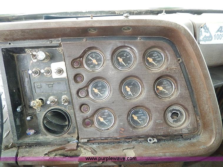 image for item H1311 1985 Ford LTL9000 dump truck