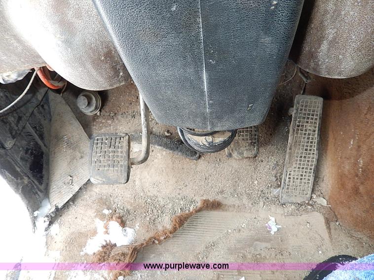 image for item H1311 1985 Ford LTL9000 dump truck