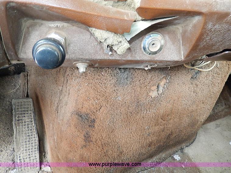 image for item H1311 1985 Ford LTL9000 dump truck