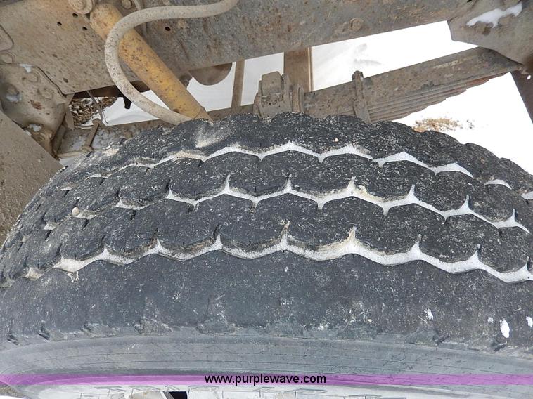 image for item H1311 1985 Ford LTL9000 dump truck