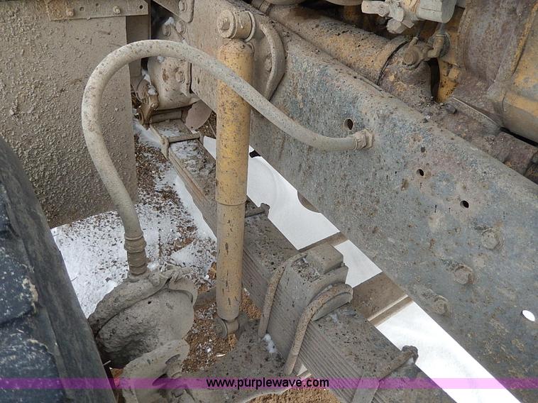 image for item H1311 1985 Ford LTL9000 dump truck