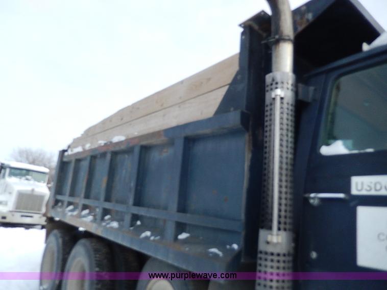 image for item H1311 1985 Ford LTL9000 dump truck