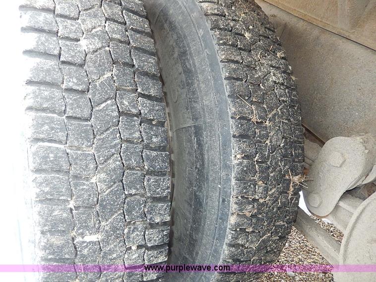 image for item H1311 1985 Ford LTL9000 dump truck