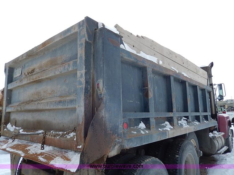 image for item H1311 1985 Ford LTL9000 dump truck