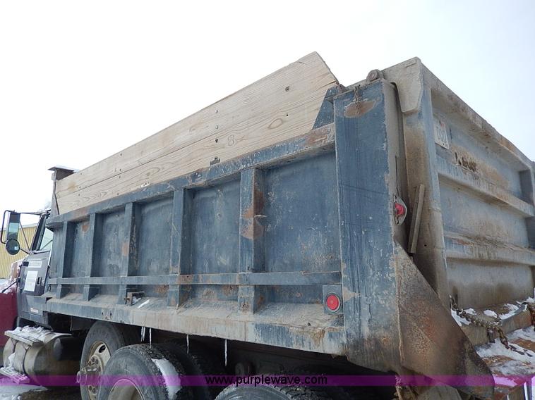 image for item H1311 1985 Ford LTL9000 dump truck