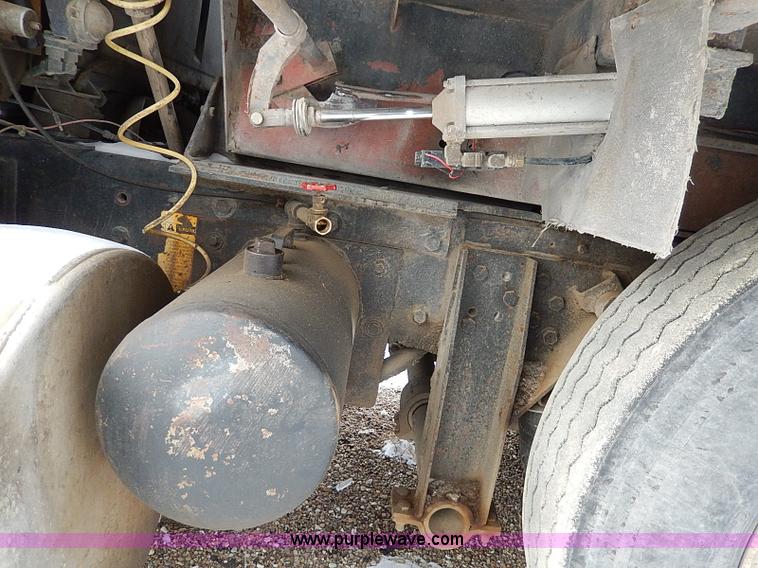 image for item H1311 1985 Ford LTL9000 dump truck