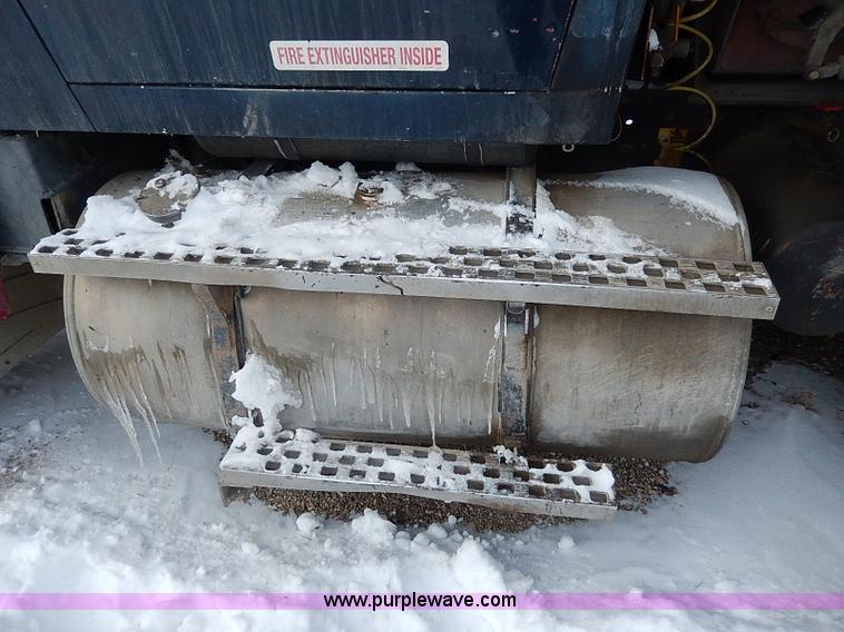 image for item H1311 1985 Ford LTL9000 dump truck