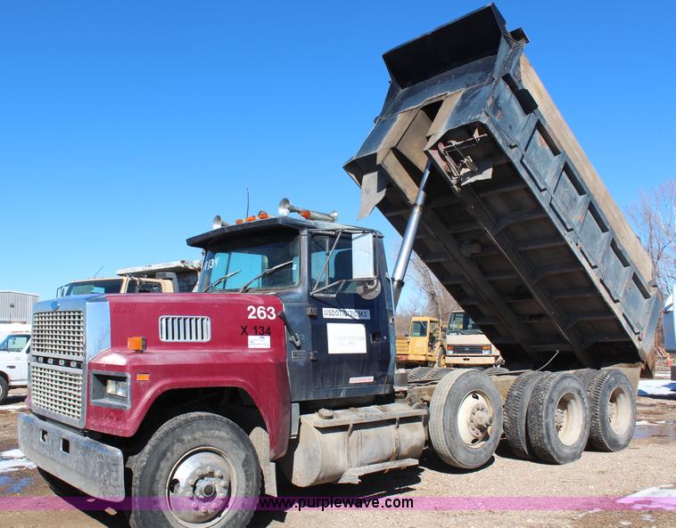 image for item H1311 1985 Ford LTL9000 dump truck