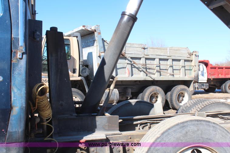 image for item H1311 1985 Ford LTL9000 dump truck