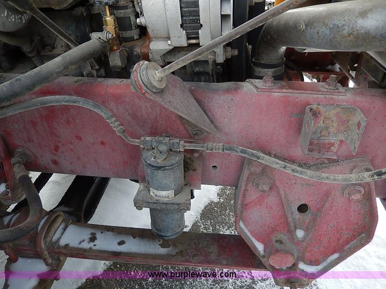 image for item H1312 1993 International 9200 semi truck