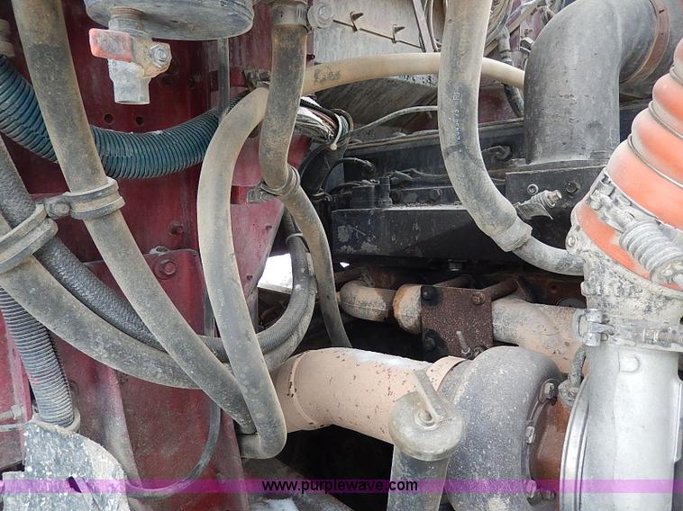 image for item H1312 1993 International 9200 semi truck