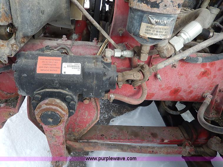 image for item H1312 1993 International 9200 semi truck