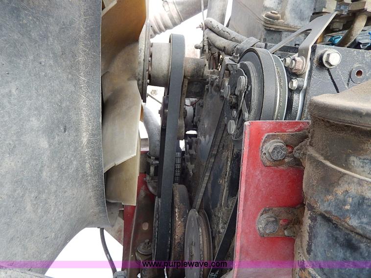 image for item H1312 1993 International 9200 semi truck