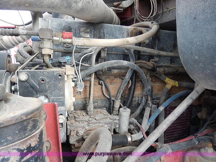 image for item H1312 1993 International 9200 semi truck