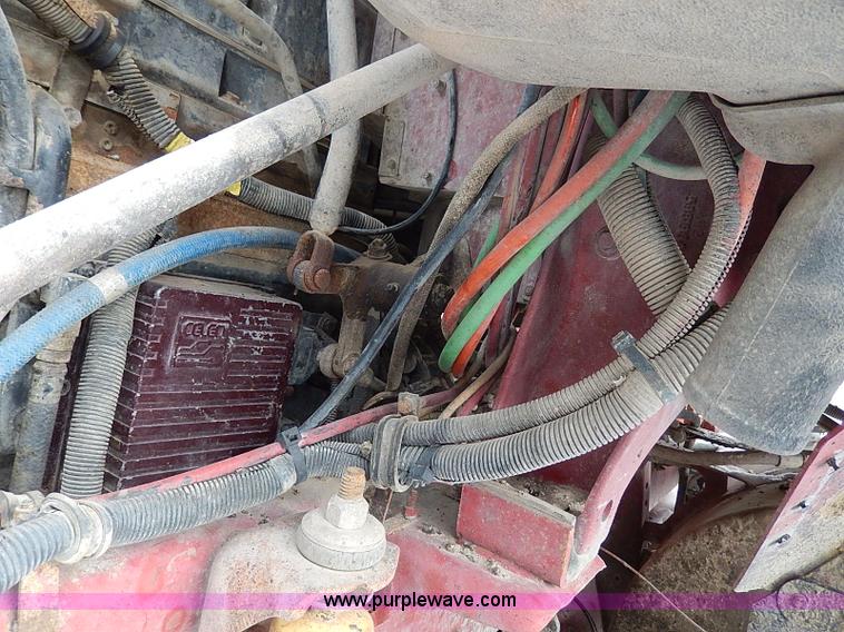 image for item H1312 1993 International 9200 semi truck