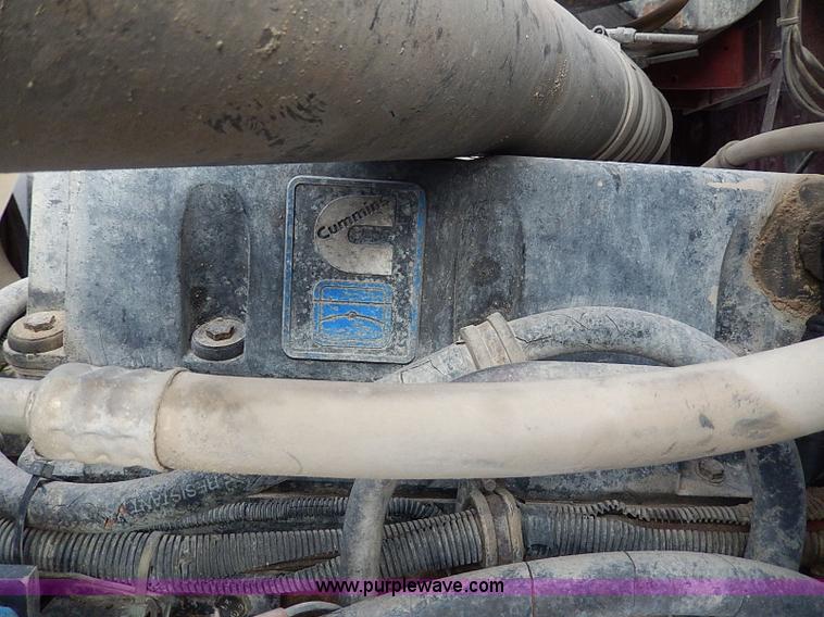 image for item H1312 1993 International 9200 semi truck