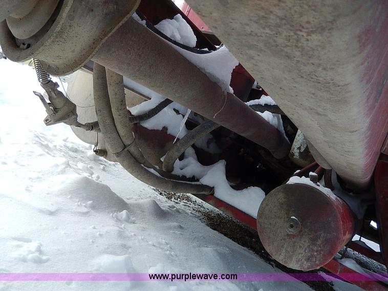 image for item H1312 1993 International 9200 semi truck