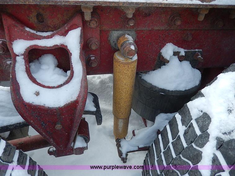 image for item H1312 1993 International 9200 semi truck