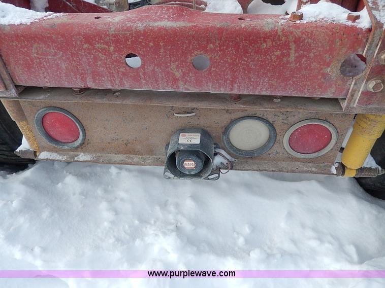 image for item H1312 1993 International 9200 semi truck