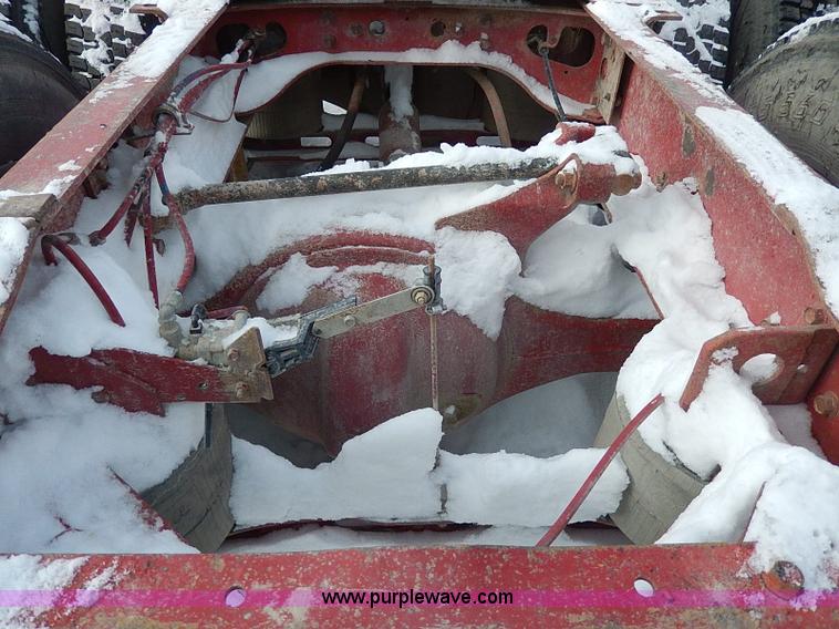 image for item H1312 1993 International 9200 semi truck