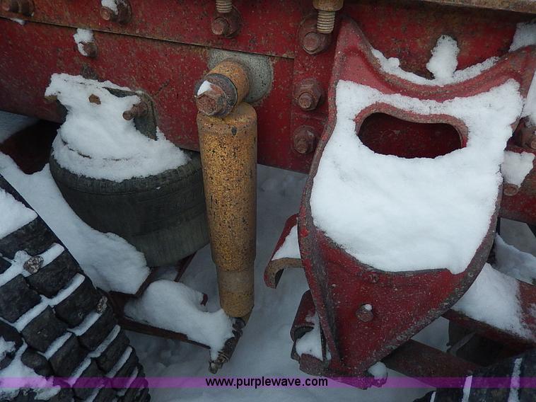 image for item H1312 1993 International 9200 semi truck