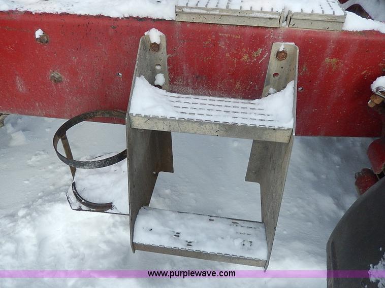 image for item H1312 1993 International 9200 semi truck