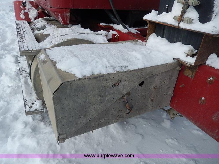 image for item H1312 1993 International 9200 semi truck