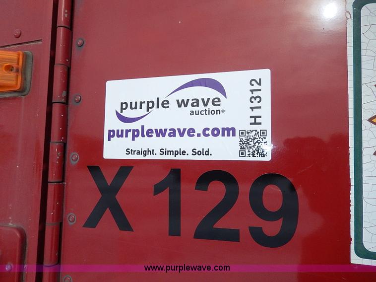 image for item H1312 1993 International 9200 semi truck