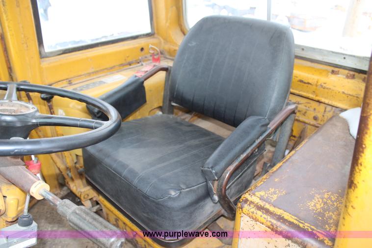 image for item H1313 1973 Caterpillar 930 wheel loader