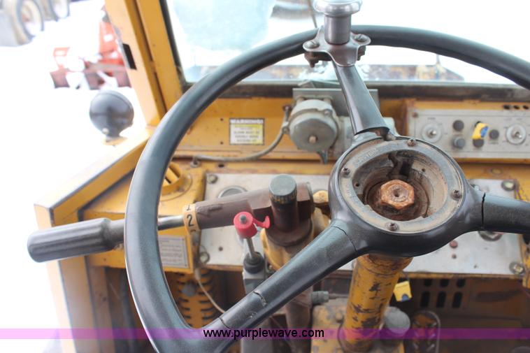 image for item H1313 1973 Caterpillar 930 wheel loader