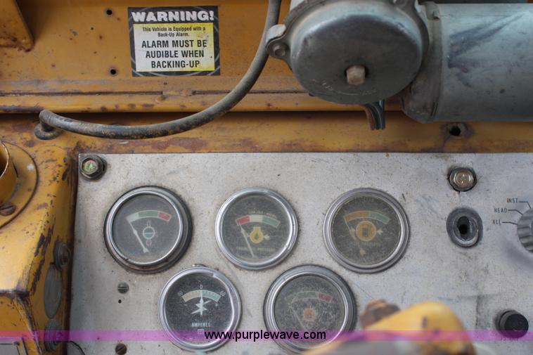 image for item H1313 1973 Caterpillar 930 wheel loader