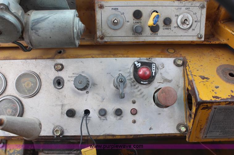 image for item H1313 1973 Caterpillar 930 wheel loader