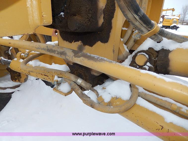 image for item H1314 1999 Caterpillar 140H articulated motor grader