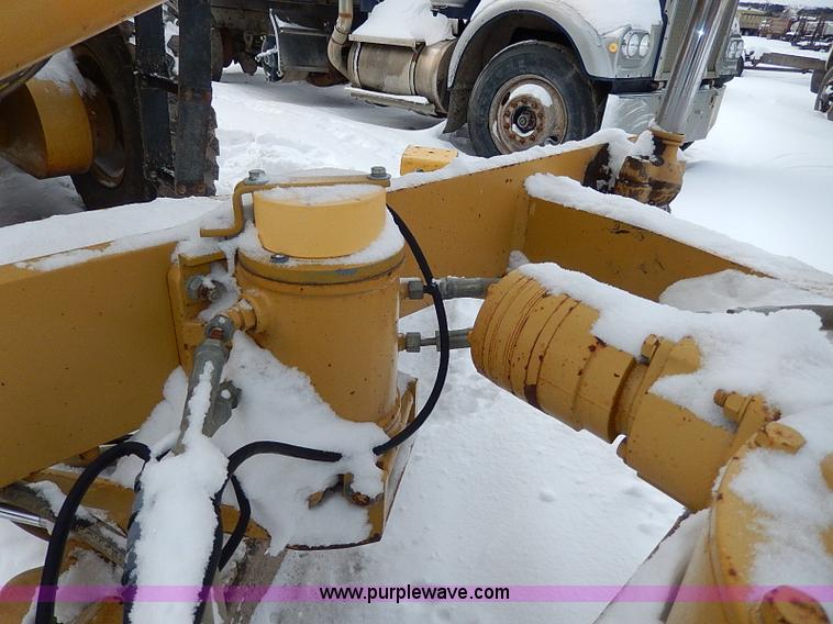 image for item H1314 1999 Caterpillar 140H articulated motor grader