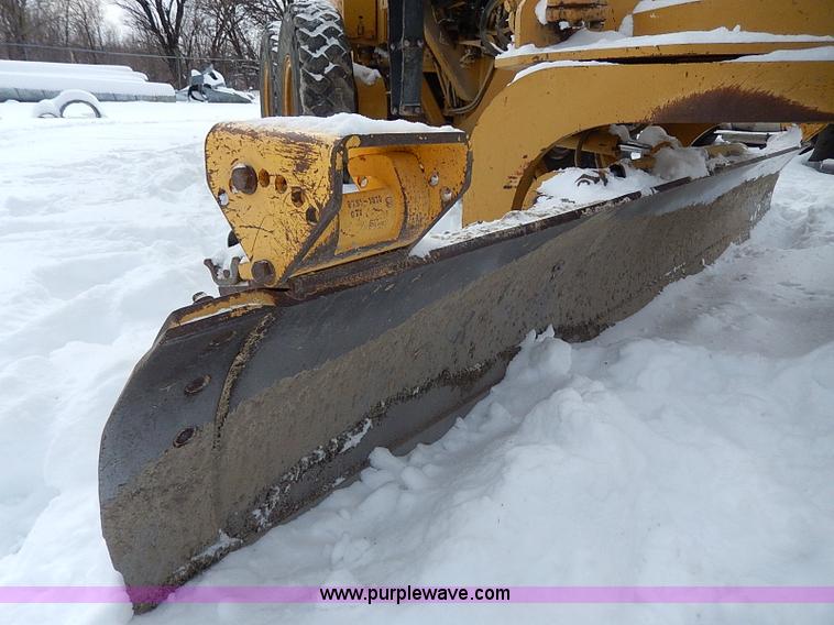 image for item H1314 1999 Caterpillar 140H articulated motor grader