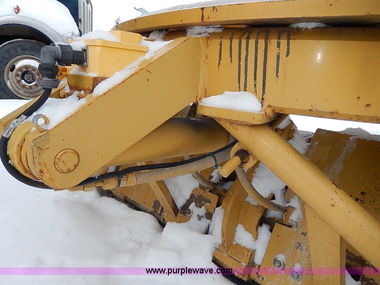 image for item H1314 1999 Caterpillar 140H articulated motor grader